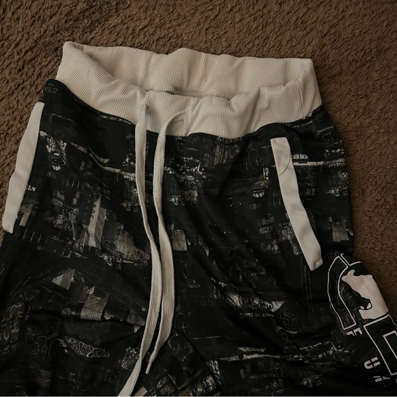 Graphic Sweatpants - Picture 4 of 6